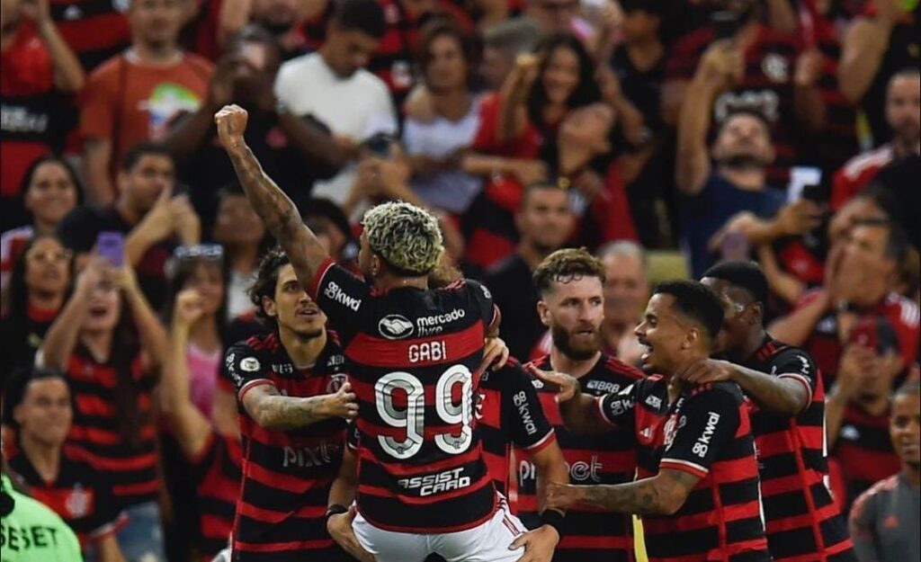 Imagem Ilustrando a Notícia: Flamengo alcança topo da tabela após vitória contra o Bahia