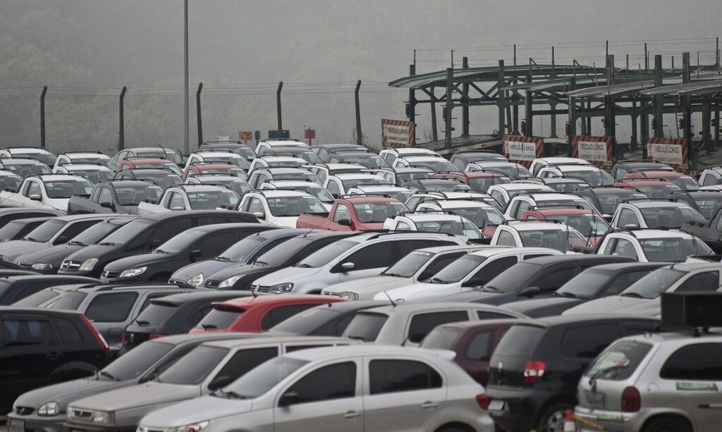 Imagem Ilustrando a Notícia: Brasil apresenta queda de 26% na produção de carros em maio