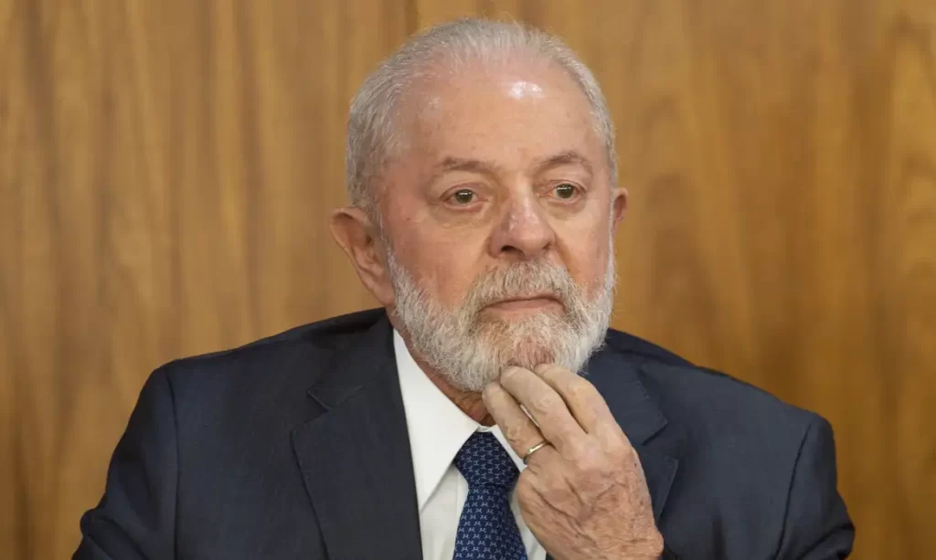 Imagem Ilustrando a Notícia: Lula e Putin conversaram por telefone nesta segunda