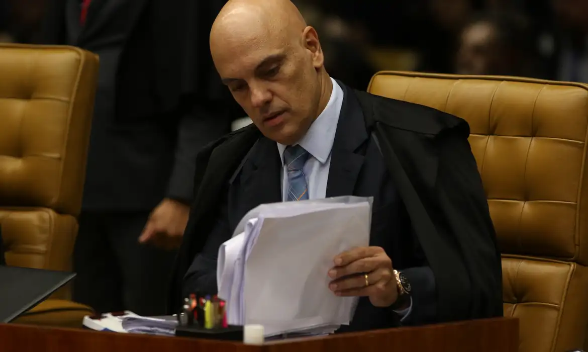 Moraes arquiva inquérito da campanha contra PL das Fake News