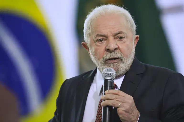 Imagem Ilustrando a Notícia: Apenas no Nordeste maioria avalia Lula melhor que Bolsonaro