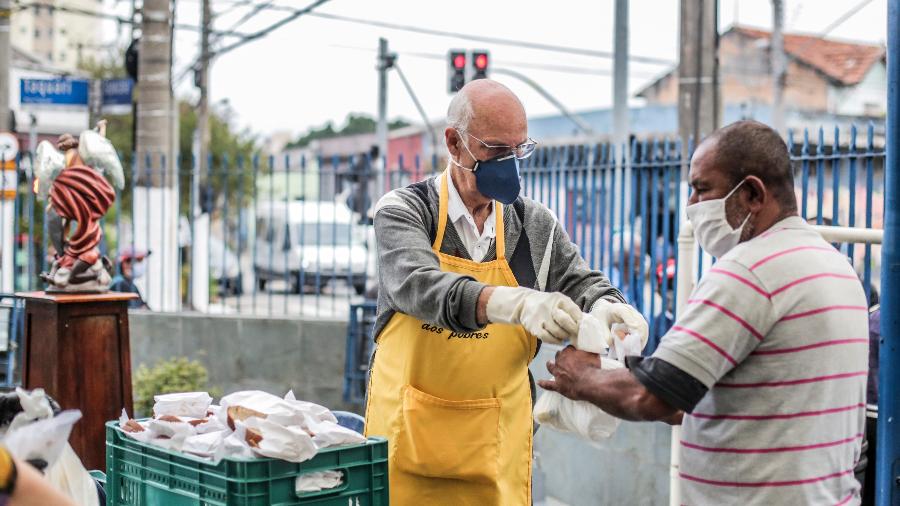 Imagem Ilustrando a Notícia: Câmara de SP aprova projeto que prevê multa de R$ 17 mil para quem doar comida a moradores de rua