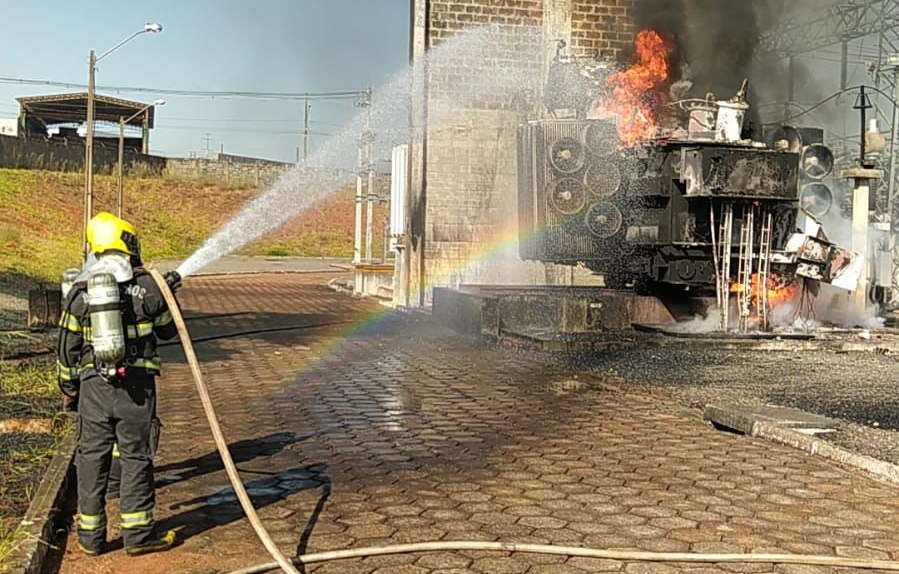 Imagem Ilustrando a Notícia: Transformador de subestação explode em Goiânia