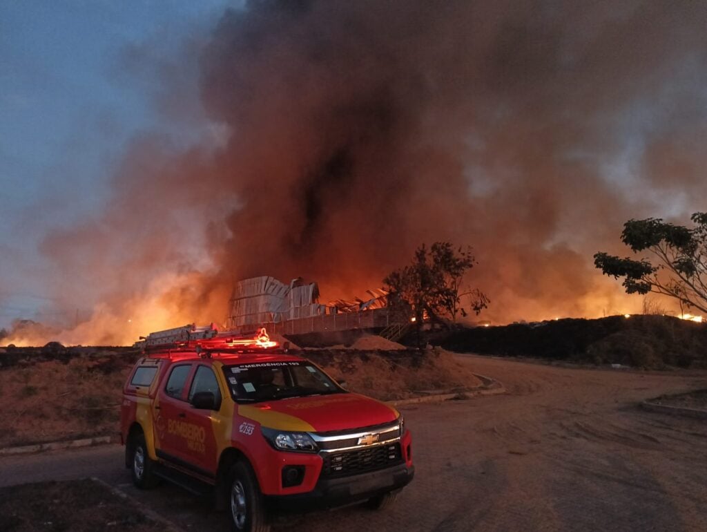 Imagem Ilustrando a Notícia: Incêndios em indústrias preocupam bombeiros em Goiás