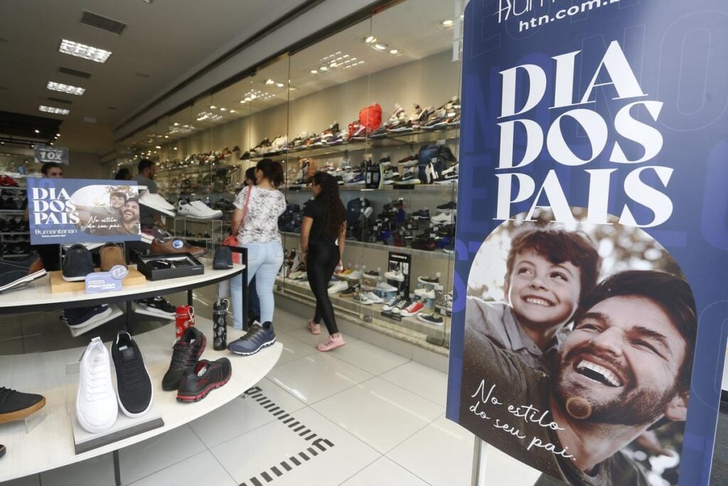 Imagem Ilustrando a Notícia: Comerciantes e lojistas iniciam preparativos para o Dia dos Pais