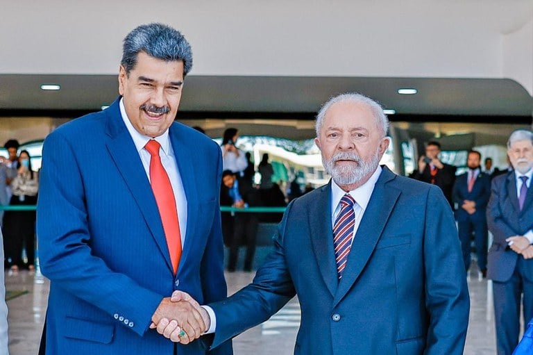 Imagem Ilustrando a Notícia: Lula se posiciona e pressiona Maduro na Venezuela