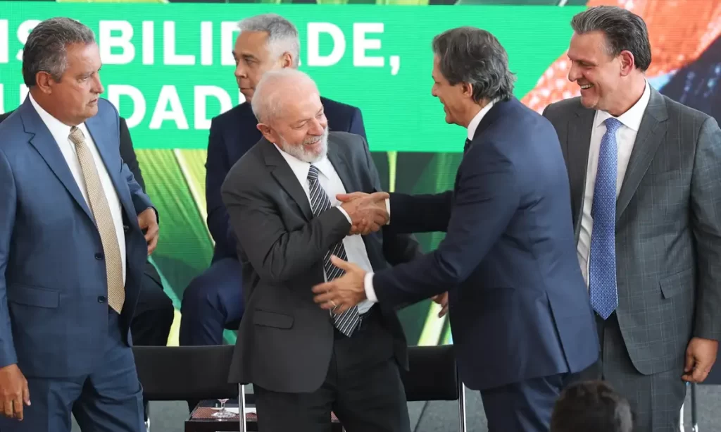 Imagem Ilustrando a Notícia: Brasil manterá responsabilidade fiscal e controle da inflação, diz Lula