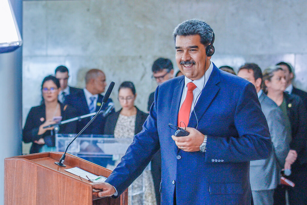 Imagem Ilustrando a Notícia: Maduro diz que ‘querem tomar o poder de maneira violenta’