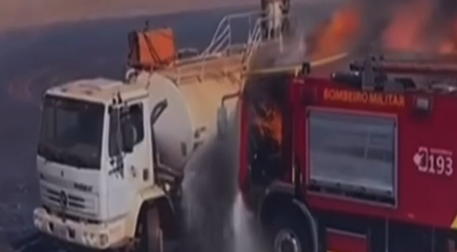 Imagem Ilustrando a Notícia: Militar fica ferido após caminhão dos bombeiros pegar fogo em ocorrência