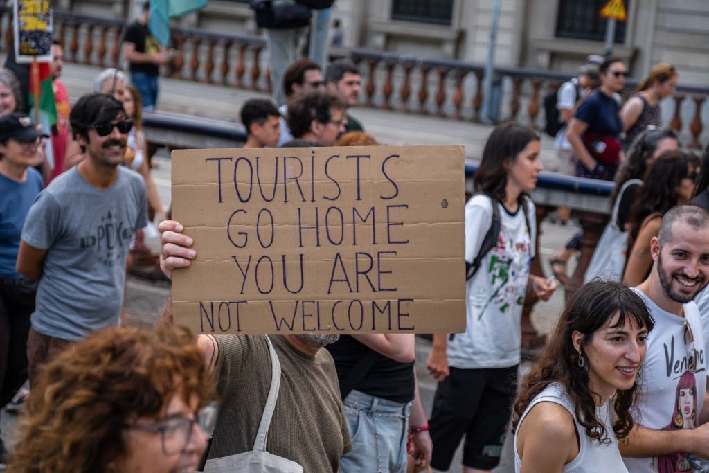 Imagem Ilustrando a Notícia: Saiba o motivo dos protestos contra o turismo em massa em Barcelona