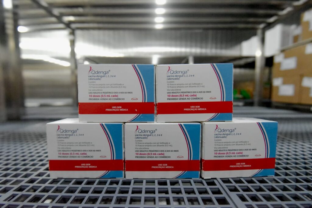 Imagem Ilustrando a Notícia: Mais de 38 mil doses da vacina contra dengue são distribuídas em Goiás
