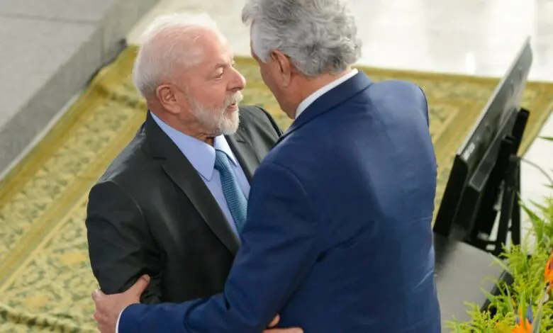 Imagem Ilustrando a Notícia: Lula diz que Caiado “está se oferecendo” à presidência em 2026