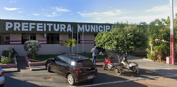 Imagem Ilustrando a Notícia: Prefeita de Santa Terezinha vai repintar prédios por autopromoção