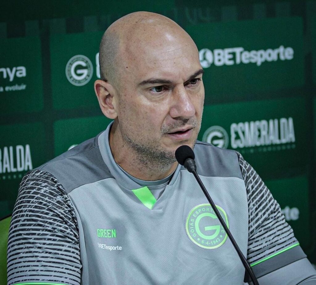 Imagem Ilustrando a Notícia: Goiás: “time que sobe toma poucos gols”, diz Márcio Zanardi