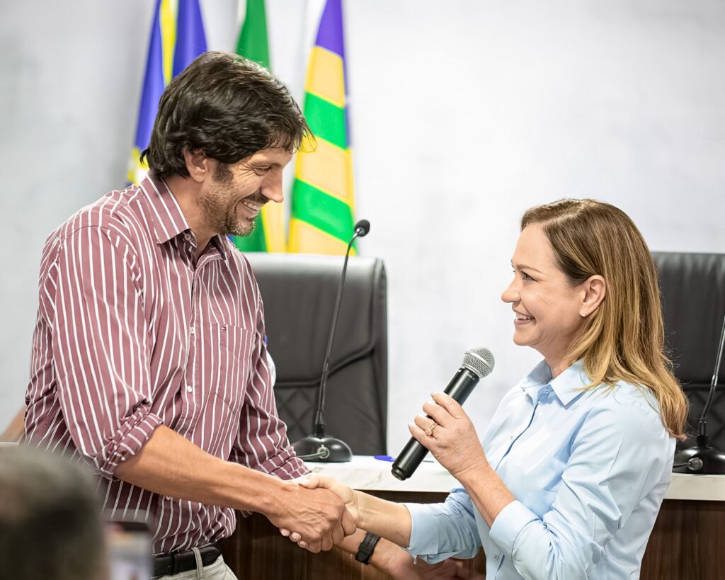 Imagem Ilustrando a Notícia: Eerizania Freitas anuncia Samuel Gemus como vice-prefeito em Anápolis