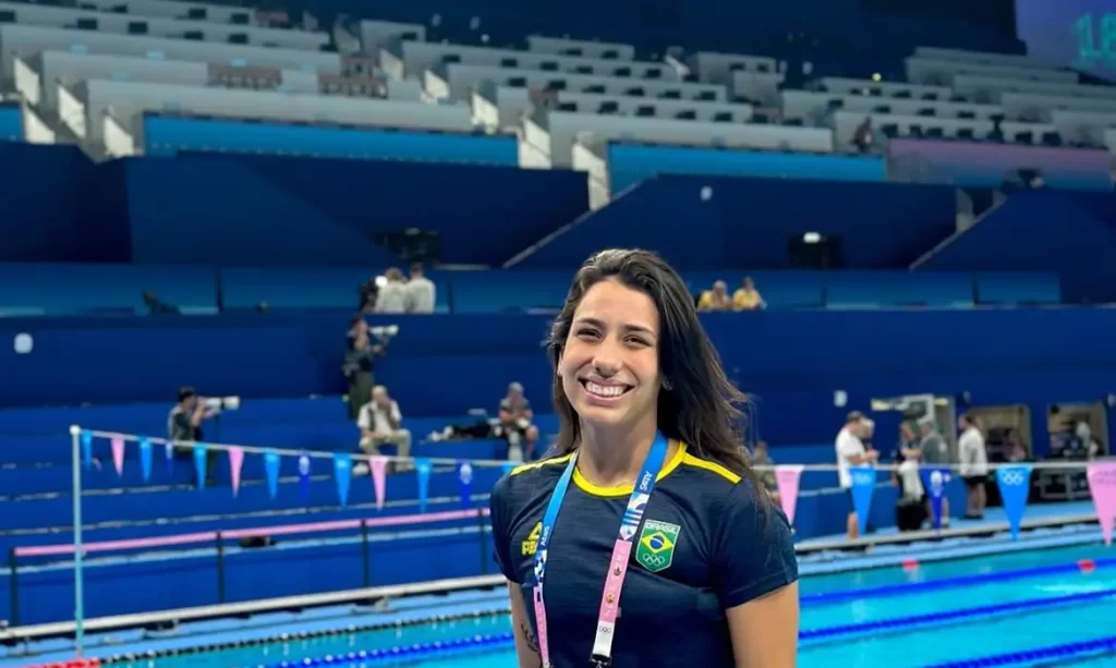 Imagem Ilustrando a Notícia: Nadadora brasileira expulsa diz que ‘todos vão saber a verdade’