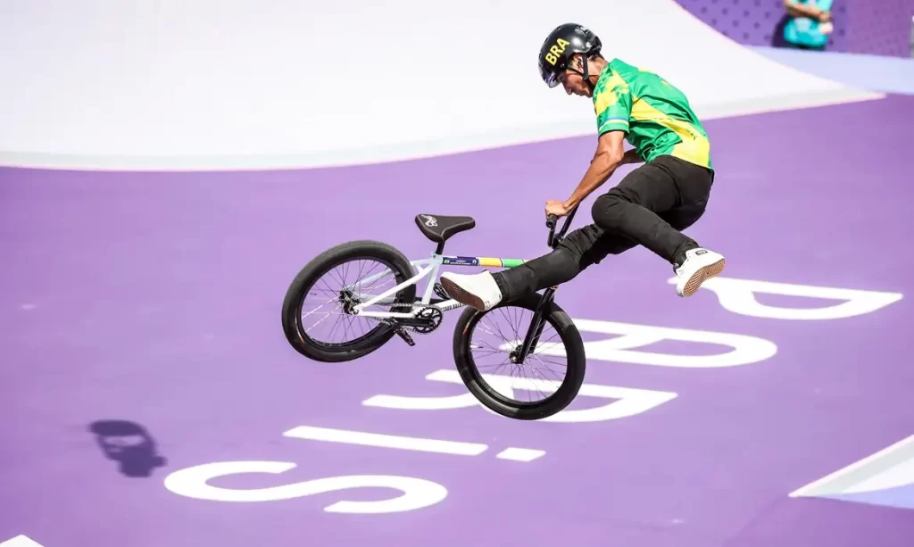 Imagem Ilustrando a Notícia: Gustavo Bala Loka se classifica para final do ciclismo BMX nas Olimpíadas