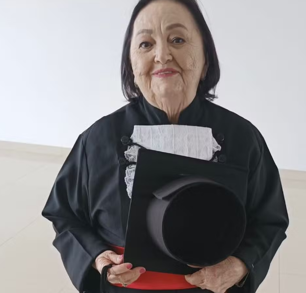 Imagem Ilustrando a Notícia: Dia dos Avós: conheça a idosa de 82 anos que está se formando em direito em PE