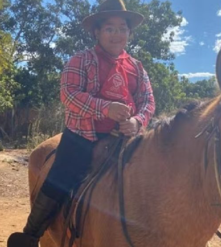 Imagem Ilustrando a Notícia: Menina de 9 anos morre após cair de cavalo durante folia em Goiás