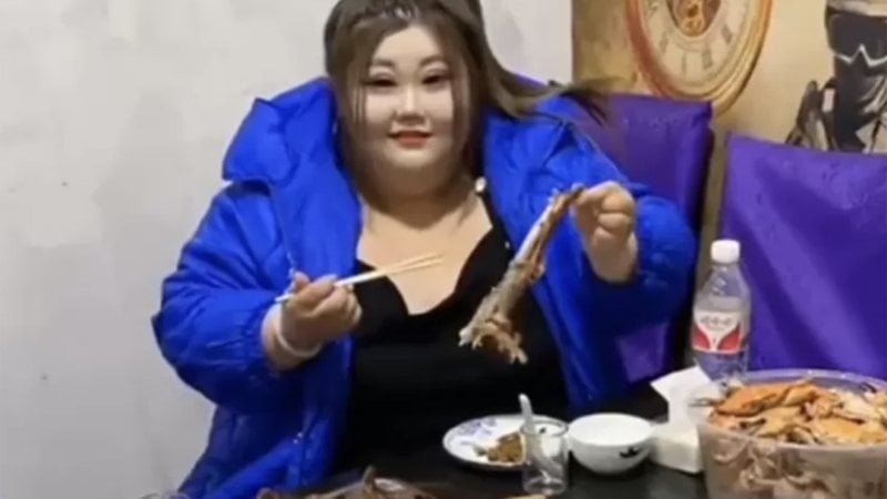 Imagem Ilustrando a Notícia: Influencer de ‘mukbang’ morre ao tentar ingerir 10kg de comida