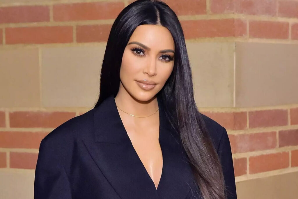 Imagem Ilustrando a Notícia: Kim Kardashian revela tratamento facial com esperma; entenda