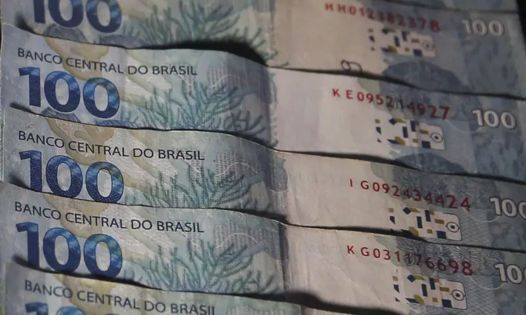Imagem Ilustrando a Notícia: Impostos entram para o top 5 de preocupações da população brasileira