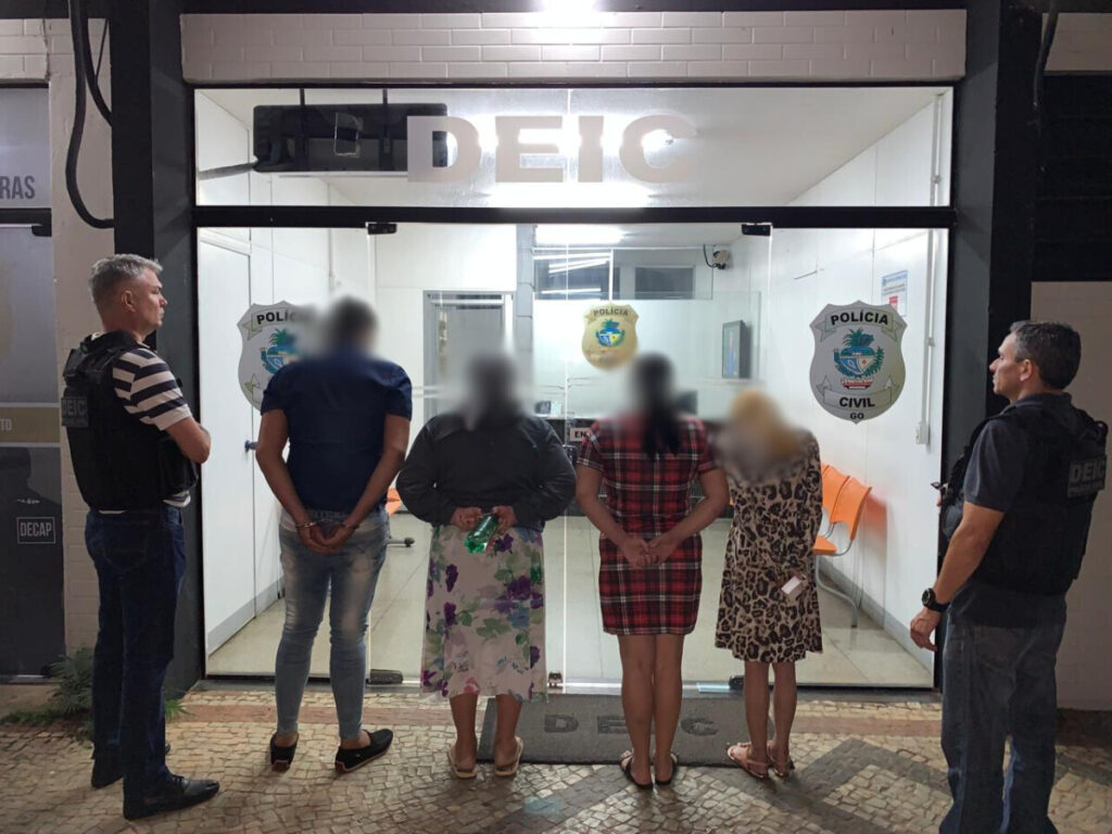 Imagem Ilustrando a Notícia: Grupo é preso ao tentar sacar INSS com documentos falsos em Goiânia