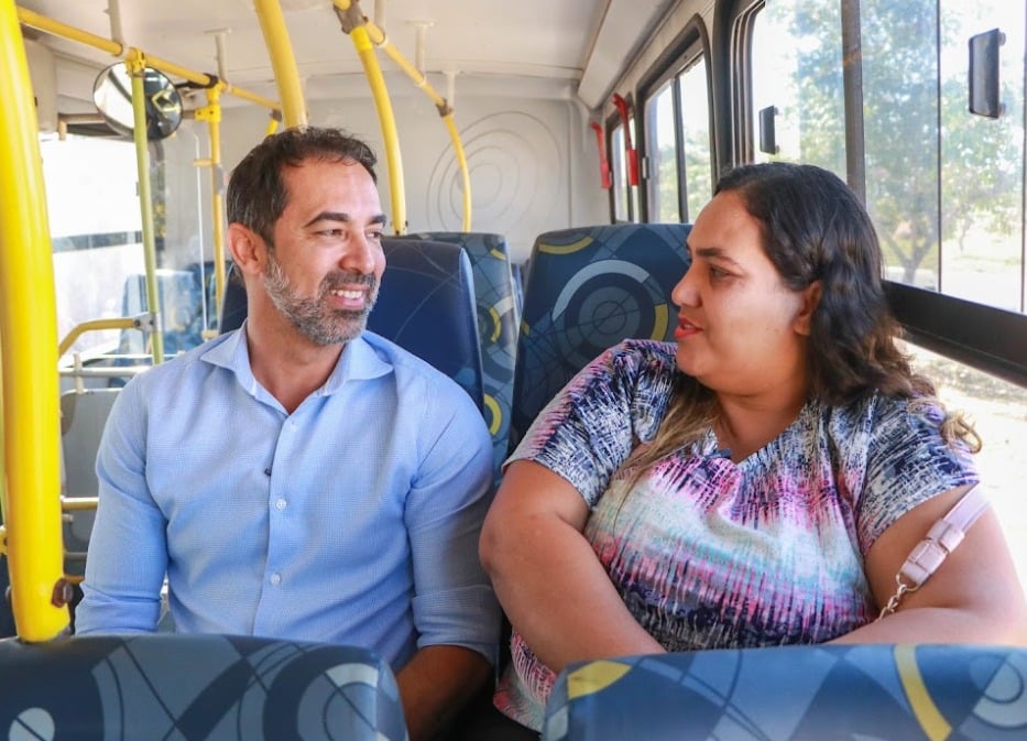 Imagem Ilustrando a Notícia: Fernando Pellozo lança nova linha de ônibus em Senador Canedo