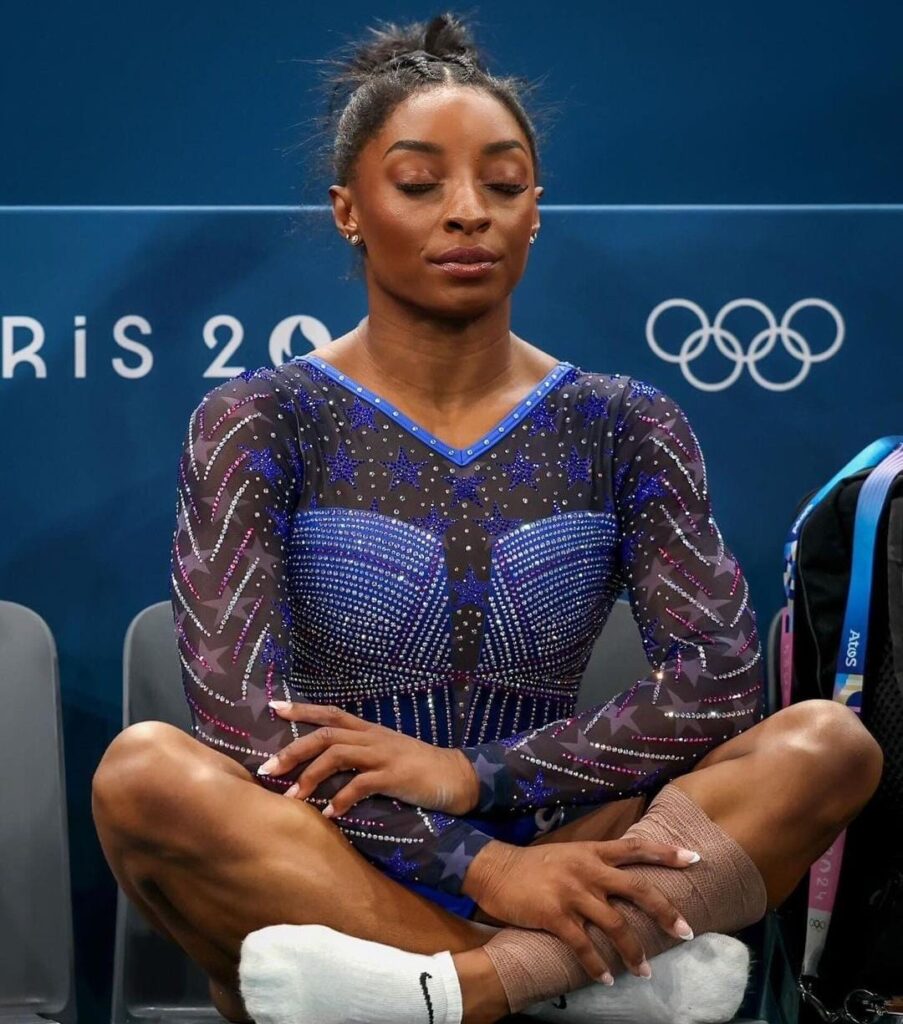 Imagem Ilustrando a Notícia: Simone Biles deixa sua marca na história e se torna bicampeã olímpica do salto