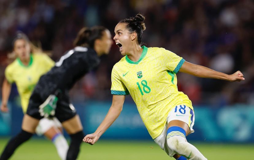 Imagem Ilustrando a Notícia: Brasil conquista primeira vitória sobre a França no futebol feminino