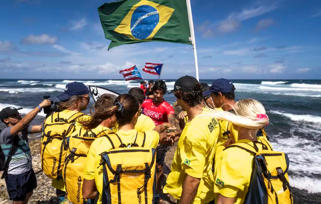 Imagem Ilustrando a Notícia: Brasileiros se enfrenta no surfe no 6º dia de Olimpíadas