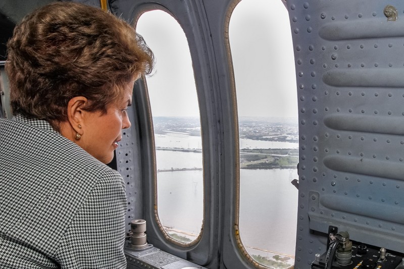 Imagem Ilustrando a Notícia: Justiça autoriza Dilma a usar as aeronaves da FAB