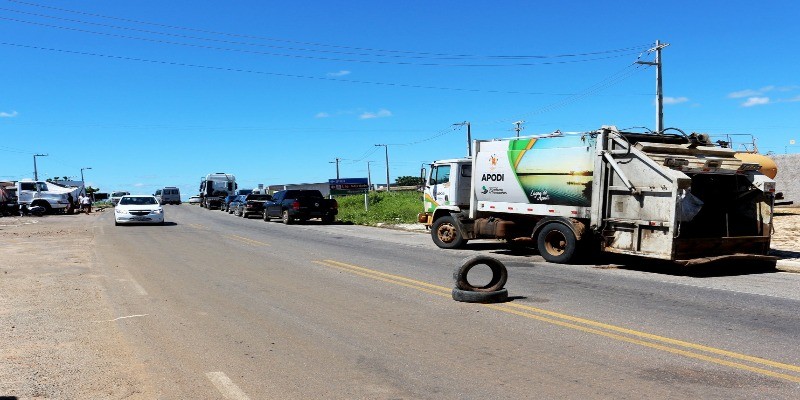 Imagem Ilustrando a Notícia: Caminhoneiros mantêm 554 pontos de bloqueios em estradas