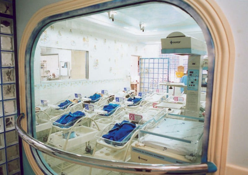 Imagem Ilustrando a Notícia: Autoridades da Índia investigam morte de quase 50 bebês em hospital