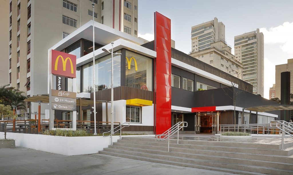 Imagem Ilustrando a Notícia: Rede de fast-food anuncia a abertura de vagas de emprego em Goiás