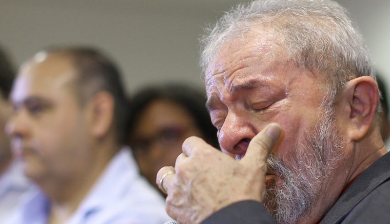 Imagem Ilustrando a Notícia: Moro aceita denúncia contra Lula e Marisa