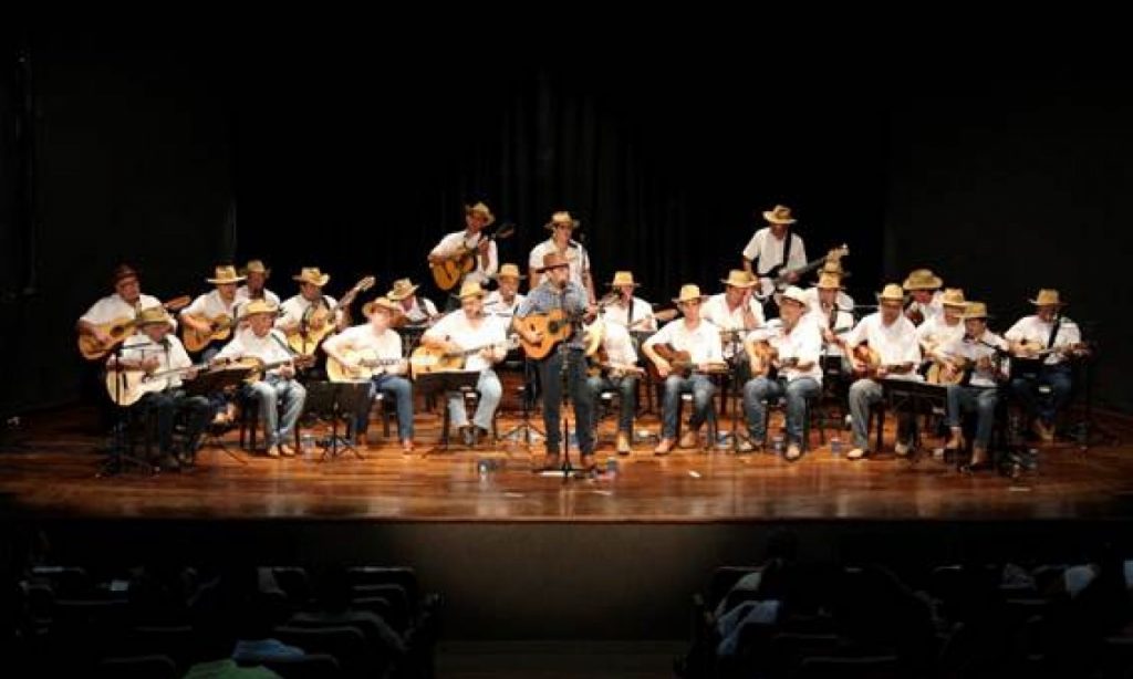 Imagem Ilustrando a Notícia: Orquestra de Violas Cultura Caipira apresenta show gratuito neste sábado (19)