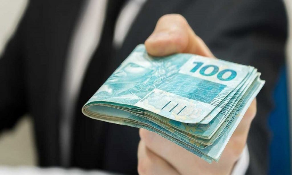 Imagem Ilustrando a Notícia: Caixa vai lançar programa de empréstimos facilitado de até R$ 2 mil com juros baixos
