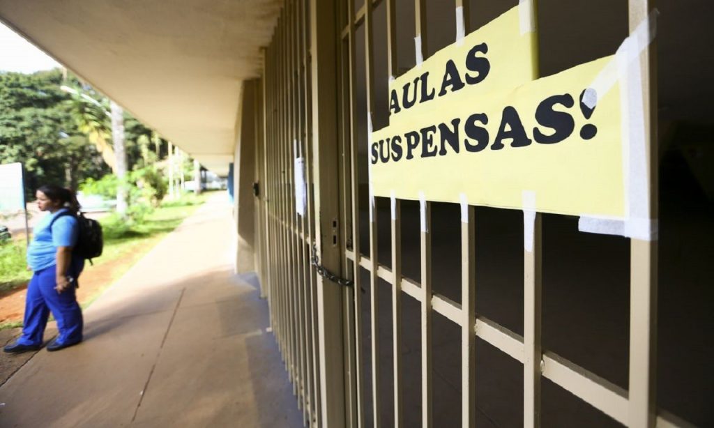 Imagem Ilustrando a Notícia: Aulas de instituições públicas e privadas serão suspensas por 15 dias em Goiás