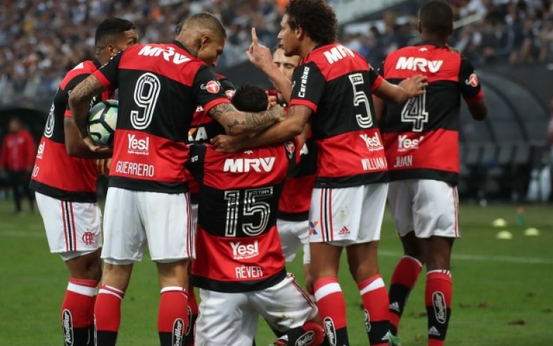 Imagem Ilustrando a Notícia: Flamengo recebe o Independiente, da Argentina, e busca título inédito