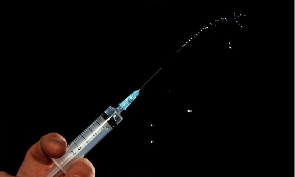 Imagem Ilustrando a Notícia: Rússia começa a vacinar principais grupos de risco contra covid-19