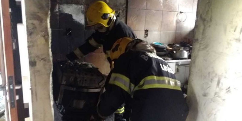 Imagem Ilustrando a Notícia: Incêndio que matou mulher pode ter sido causado por geladeira