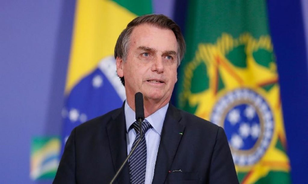 Imagem Ilustrando a Notícia: Bolsonaro confirma presença na formatura do sobrinho em Goiânia