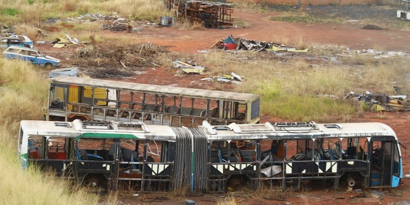 Imagem Ilustrando a Notícia: Frota de ônibus sucateada