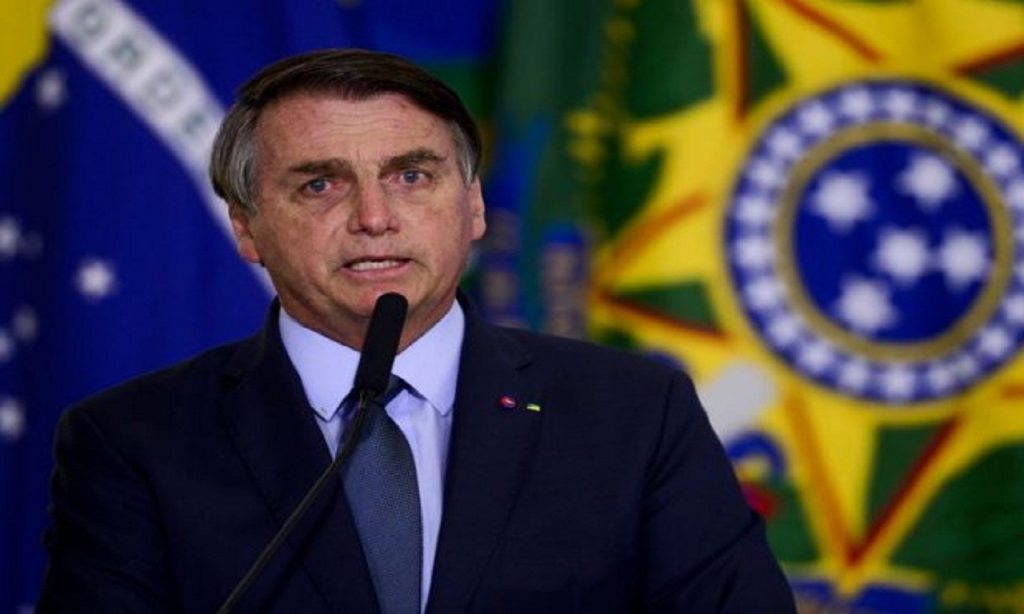 Imagem Ilustrando a Notícia: Bolsonaro diz que governo não comprará Coronavac mesmo com aprovação da Anvisa