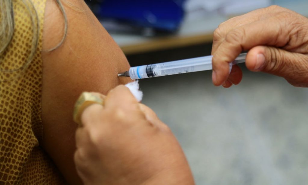 Imagem Ilustrando a Notícia: Vacinação para idosos acima de 67 anos começa neste sábado (27) em Goiânia