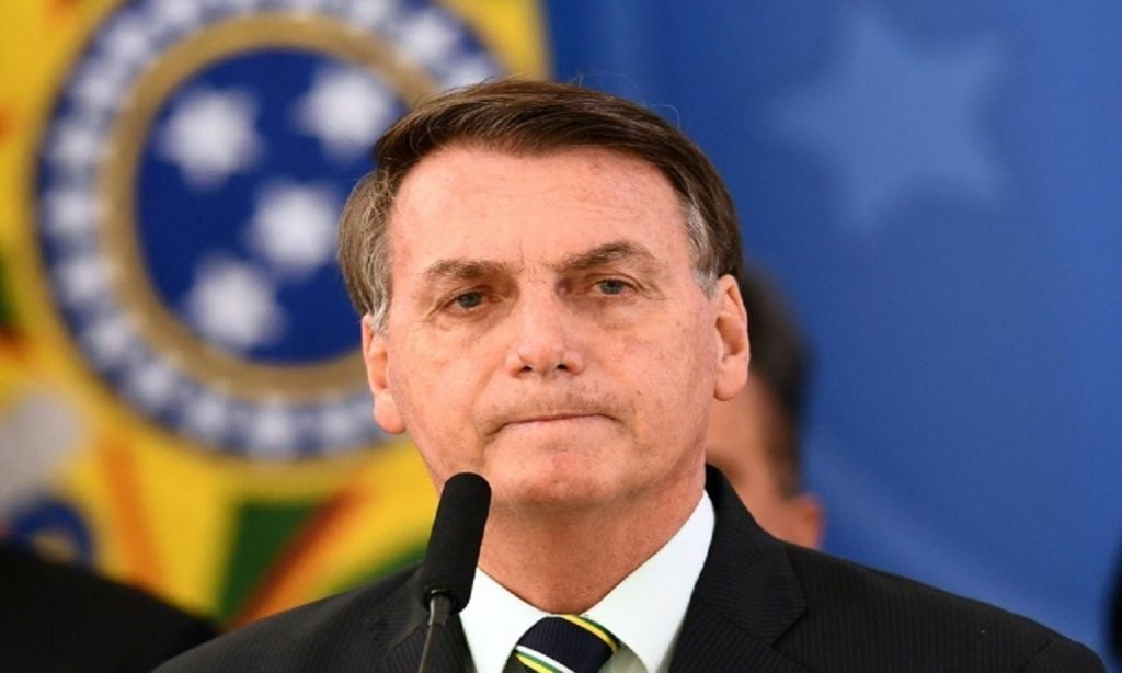 Imagem Ilustrando a Notícia: Bolsonaro retoma ataques a Moro e diz que ex-ministro mentiu sobre interferência