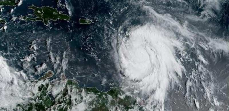 Imagem Ilustrando a Notícia: Lee pode se tornar furacão até amanhã e avança sobre o Atlântico Central