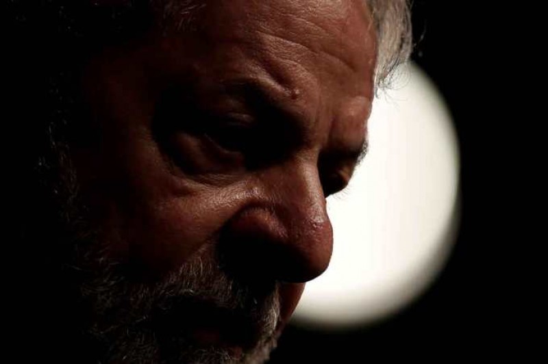 Imagem Ilustrando a Notícia: Após ter prisão determinada, defesa de Lula abre pedido de HC