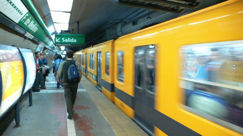 Imagem Ilustrando a Notícia: Buenos Aires pode ter vagões de metrô só para mulheres